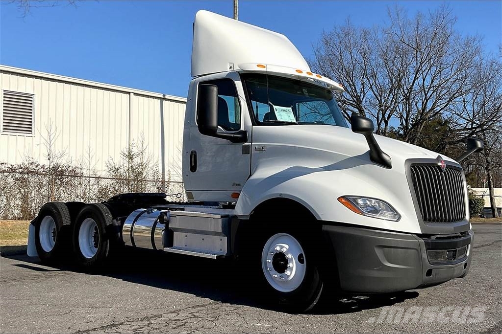International LT625 6x4 Prime Movers