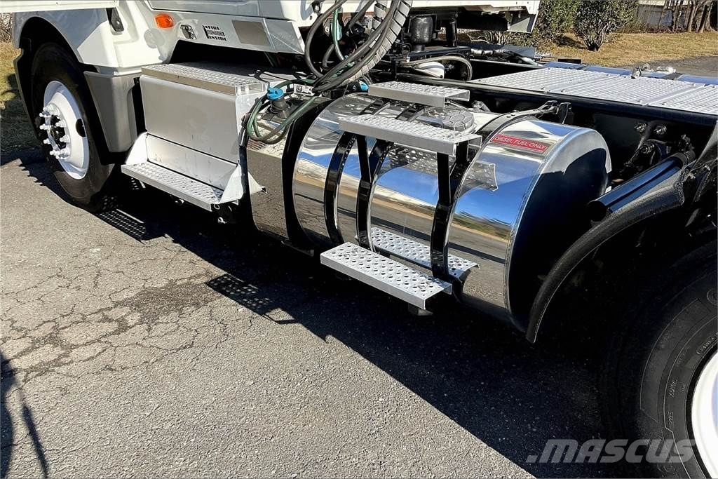International LT625 6x4 Prime Movers
