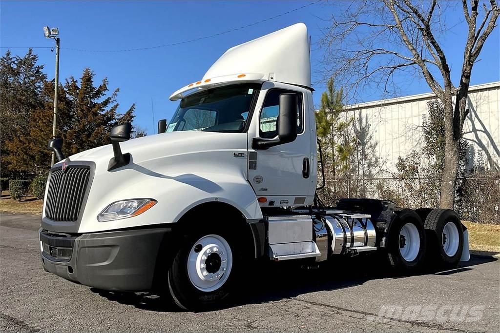 International LT625 6x4 Prime Movers