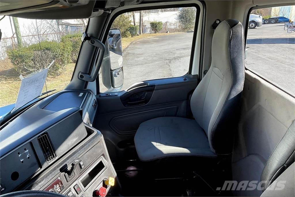 International LT625 6x4 Prime Movers