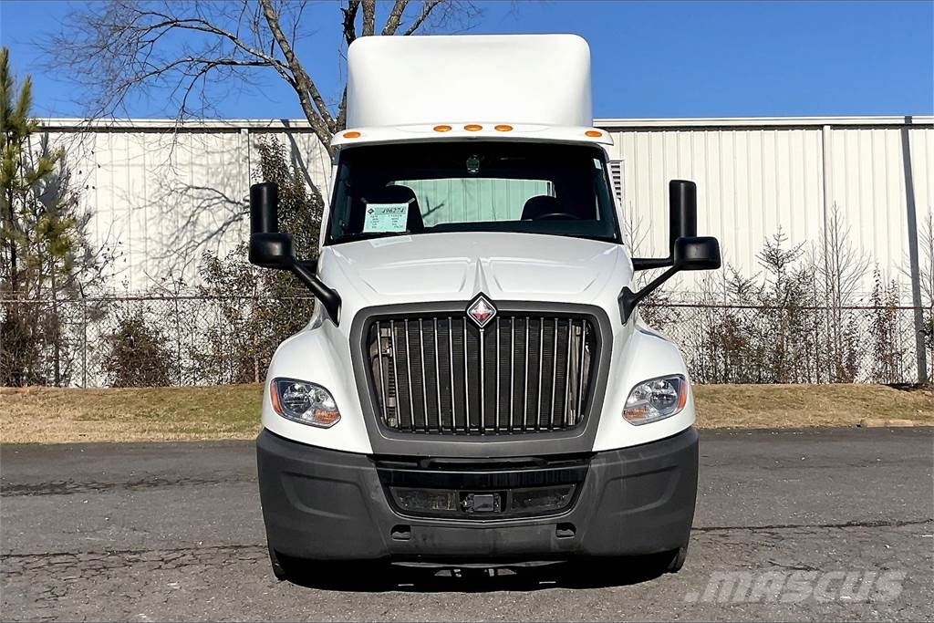 International LT625 6x4 Prime Movers