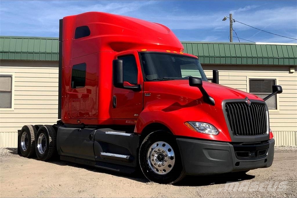International LT625 6x4 Prime Movers