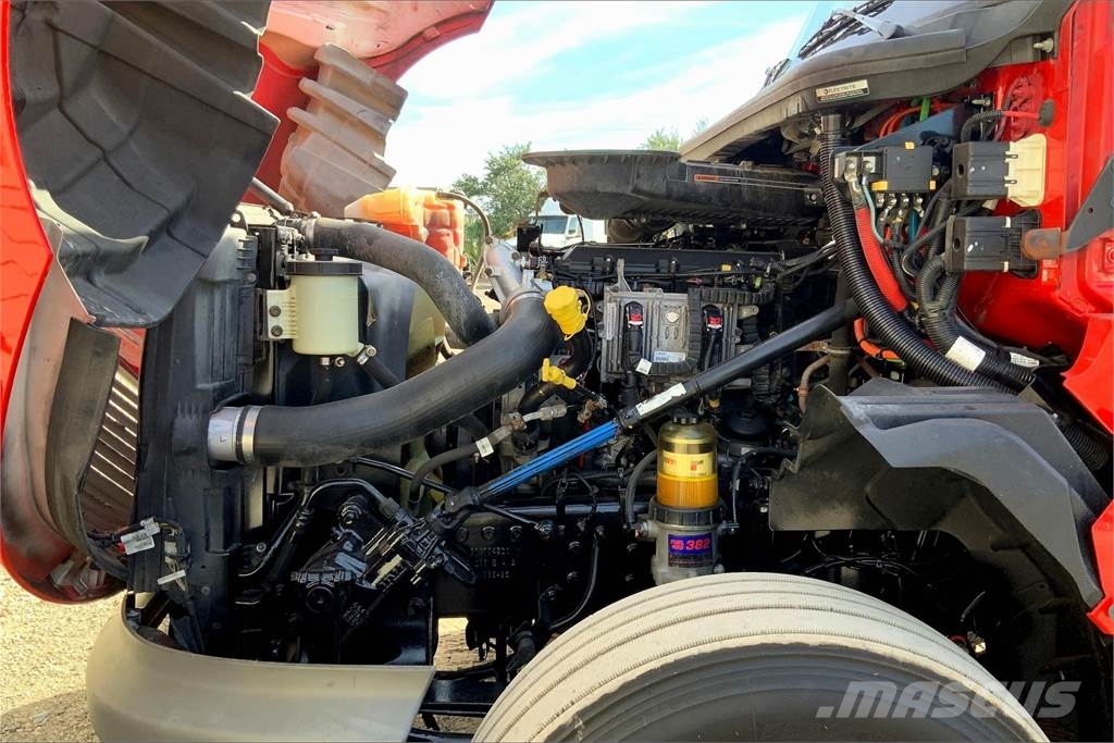International LT625 6x4 Prime Movers