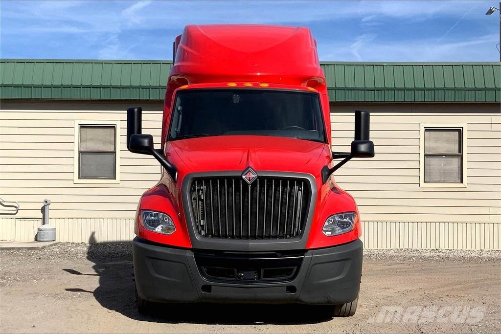 International LT625 6x4 Prime Movers