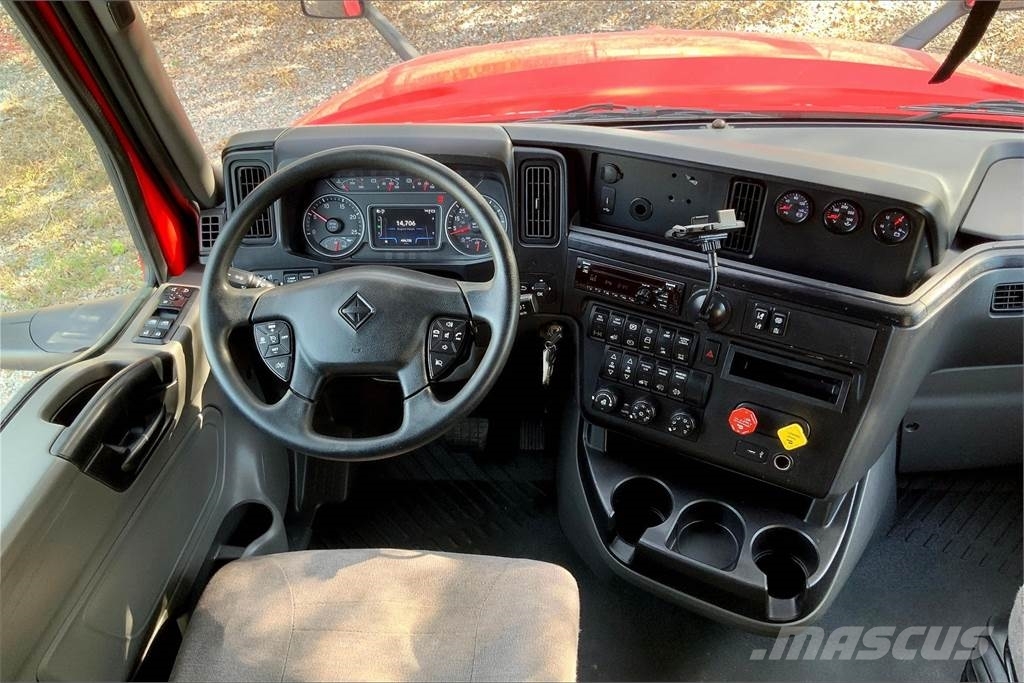 International LT625 6x4 Prime Movers