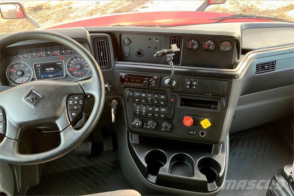 International LT625 6x4 Prime Movers
