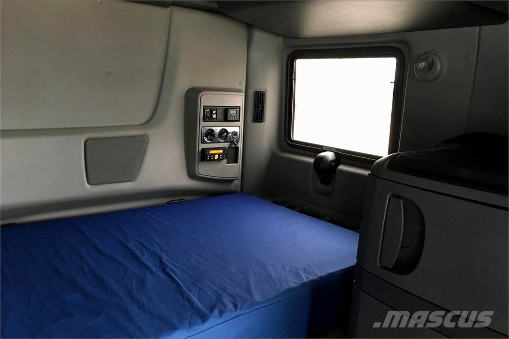 International LT625 6x4 Prime Movers