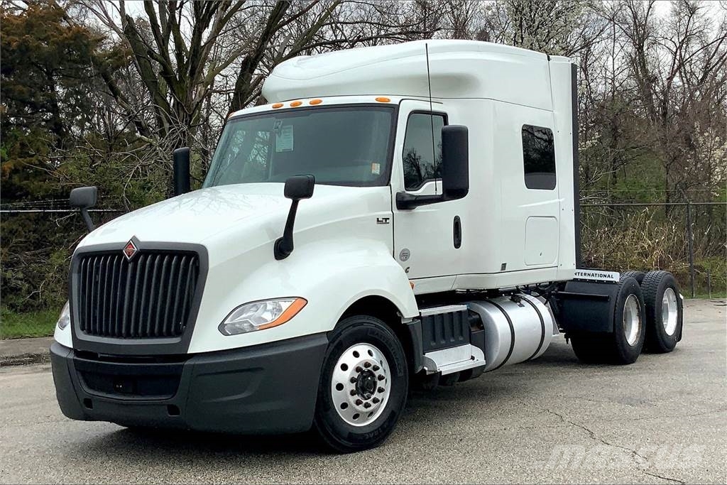 International LT625 6x4 Prime Movers