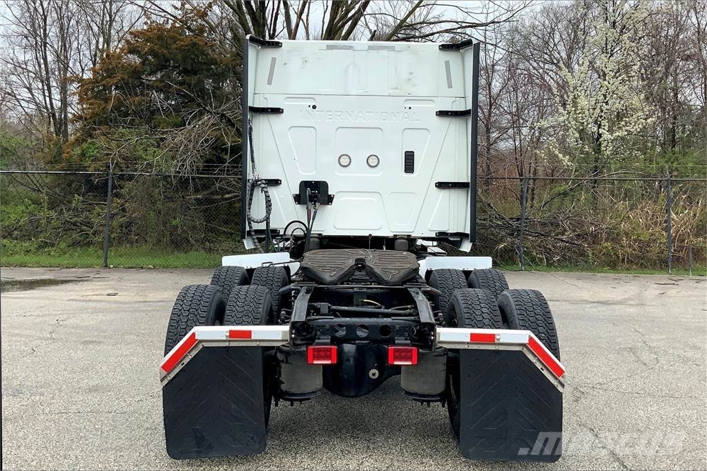 International LT625 6x4 Prime Movers