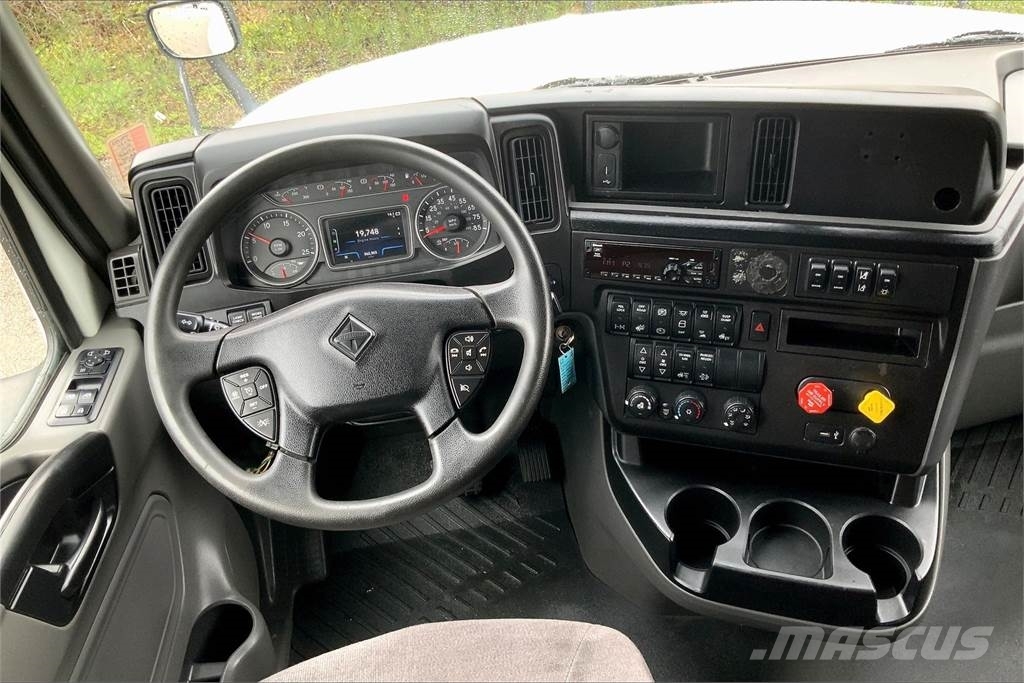 International LT625 6x4 Prime Movers