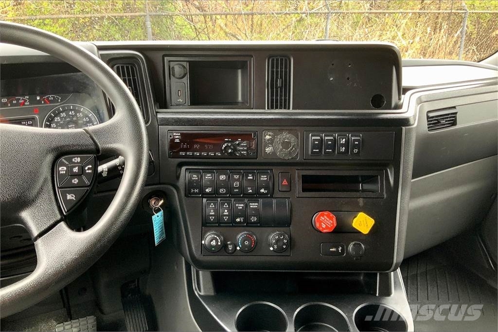 International LT625 6x4 Prime Movers