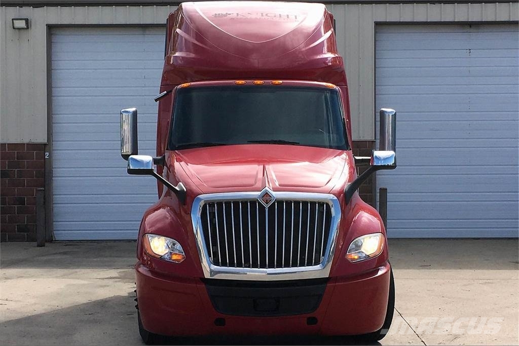 International LT625 6x4 Prime Movers