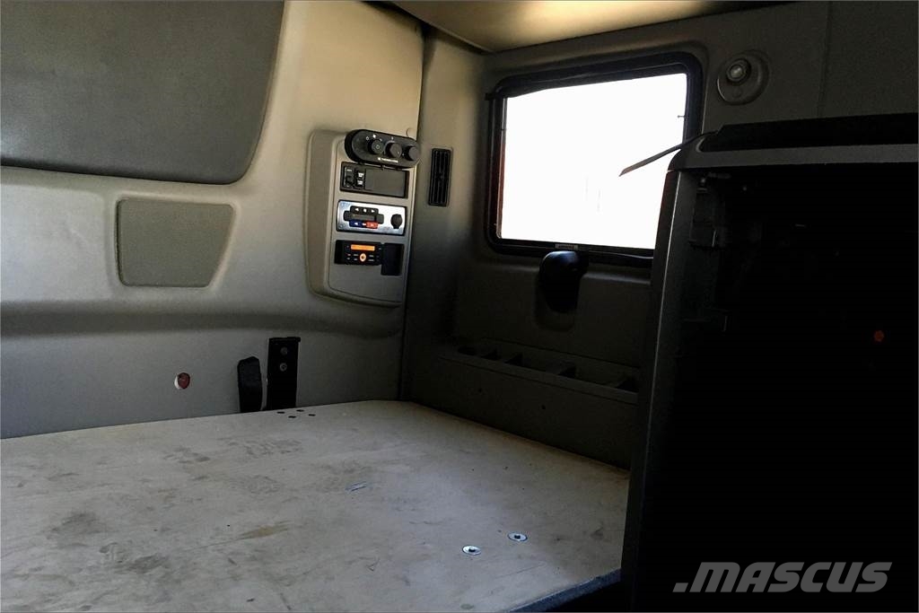 International LT625 6x4 Prime Movers