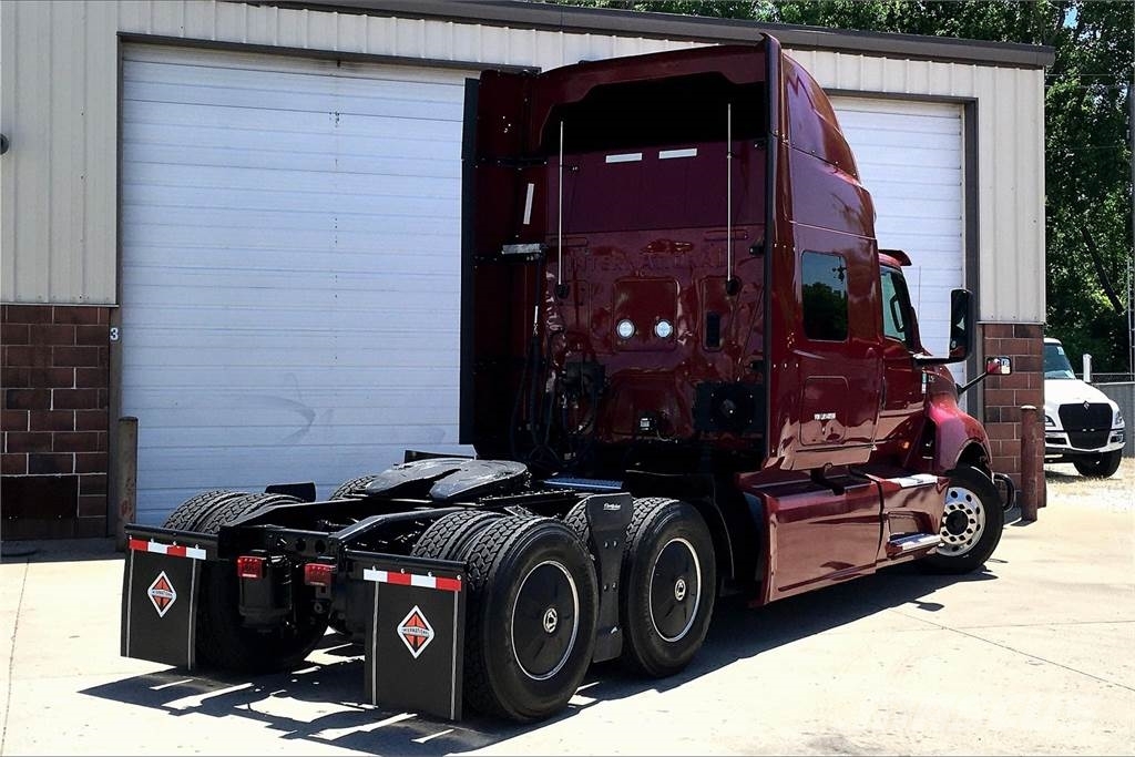 International LT625 6x4 Prime Movers