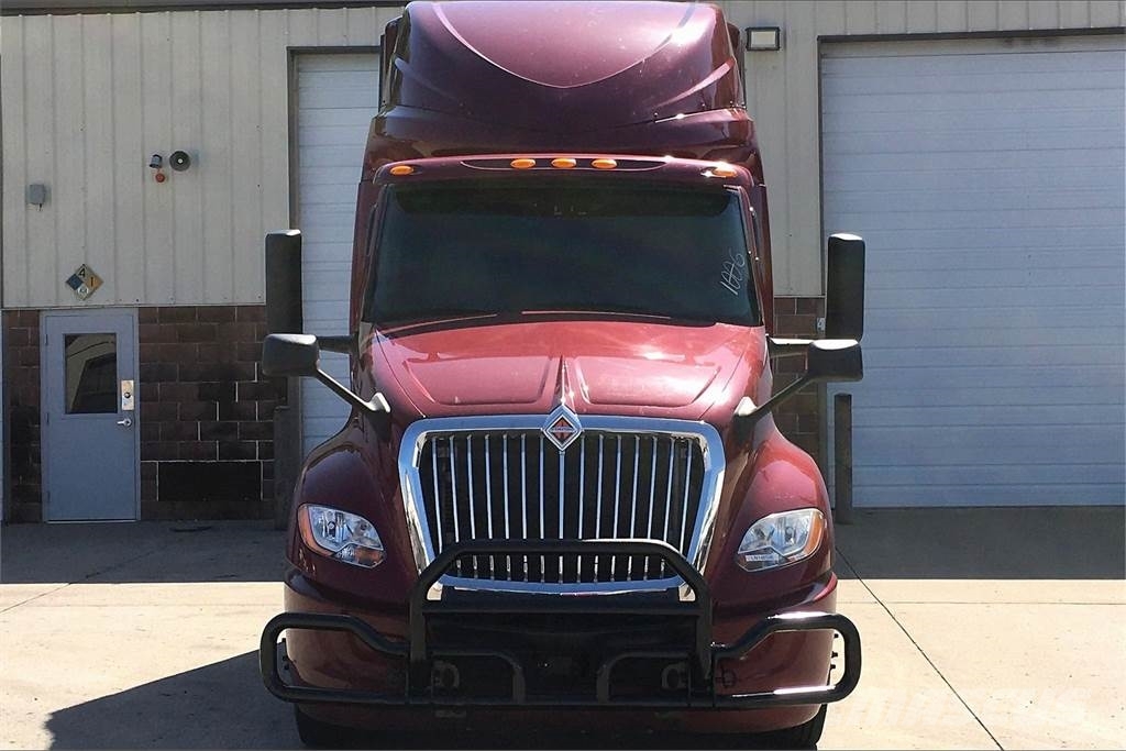 International LT625 6x4 Prime Movers