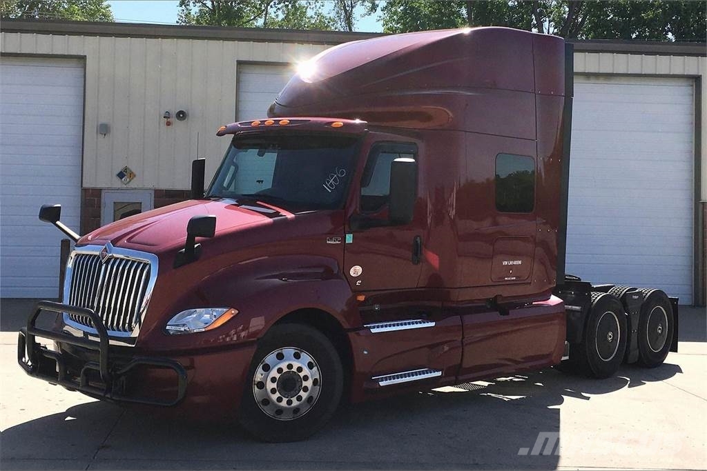 International LT625 6x4 Prime Movers