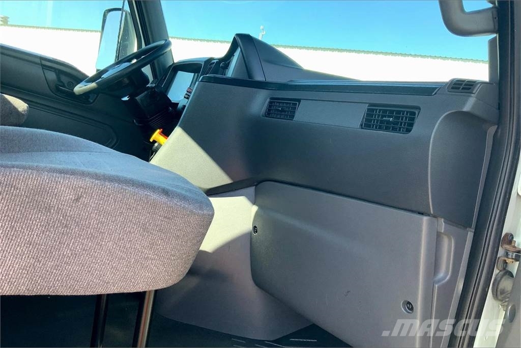 International LT625 6x4 Prime Movers