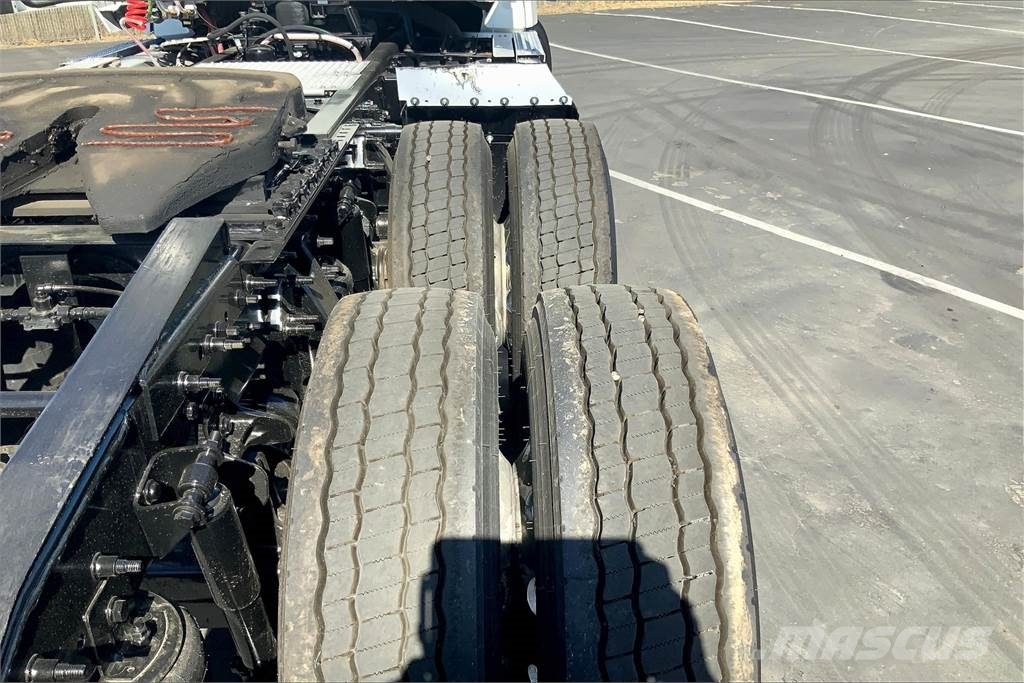 International LT625 6x4 Prime Movers