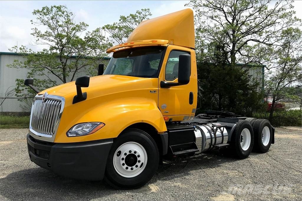 International LT625 6x4 Prime Movers