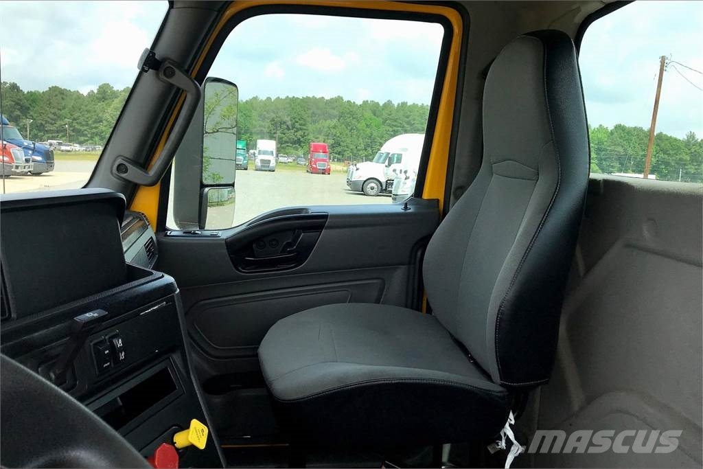 International LT625 6x4 Prime Movers