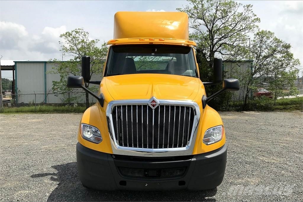 International LT625 6x4 Prime Movers