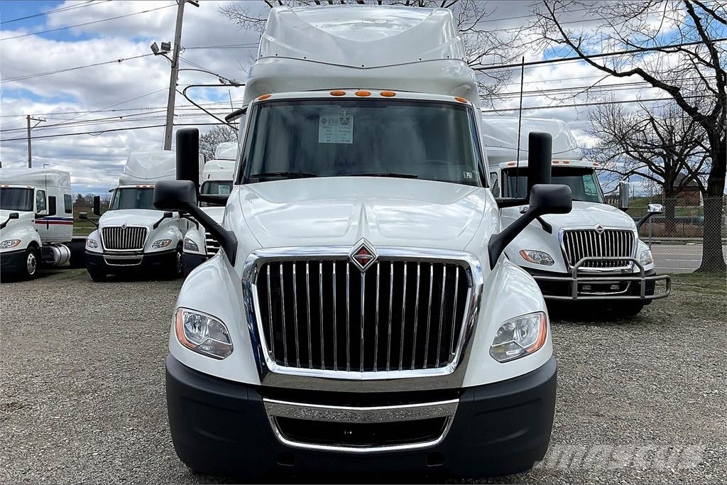International LT625 6x4 Prime Movers