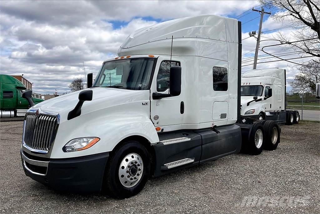 International LT625 6x4 Prime Movers