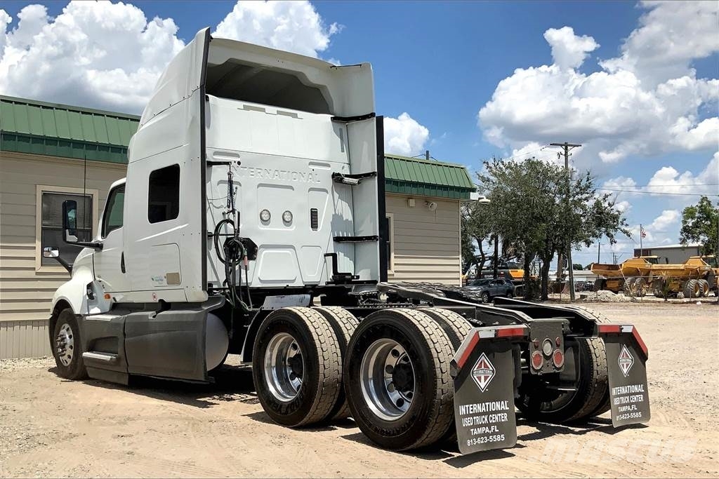 International LT625 6x4 Prime Movers