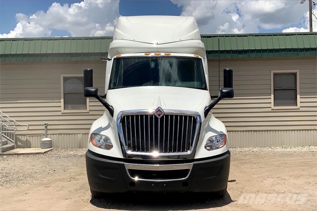 International LT625 6x4 Prime Movers