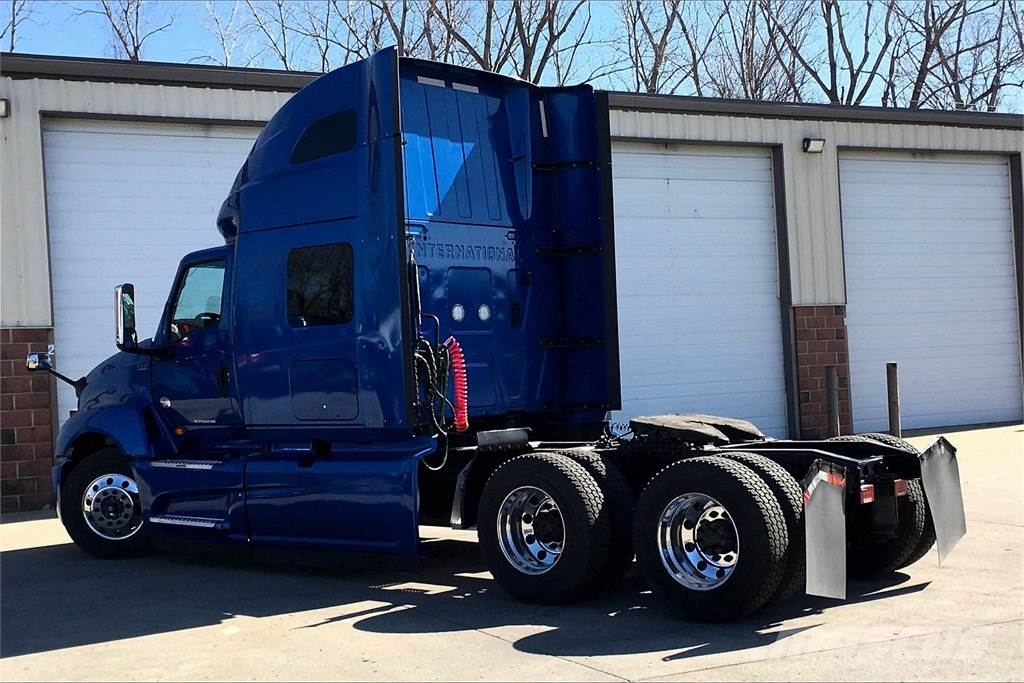 International LT625 6x4 Prime Movers