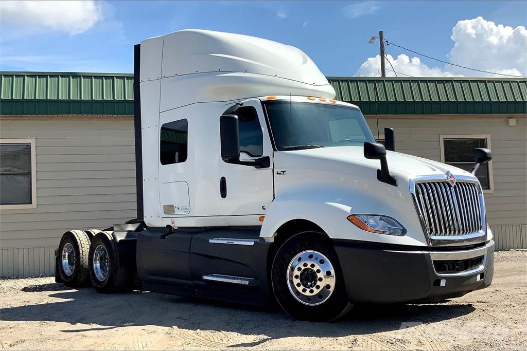 International LT625 6x4 Prime Movers