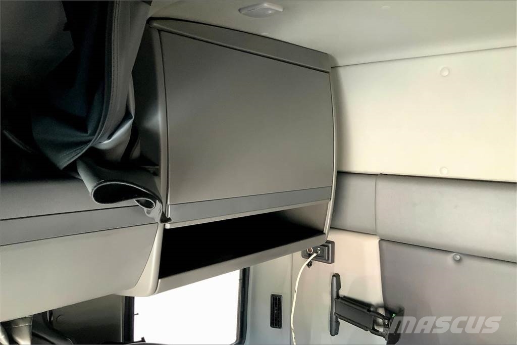 International LT625 6x4 Prime Movers