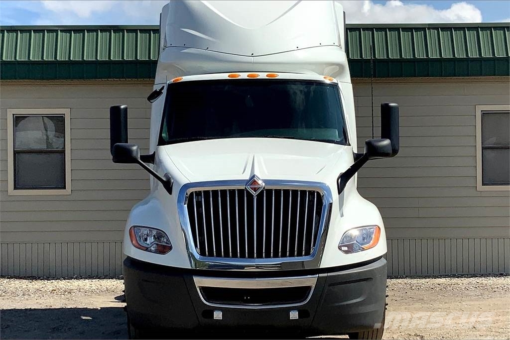International LT625 6x4 Prime Movers