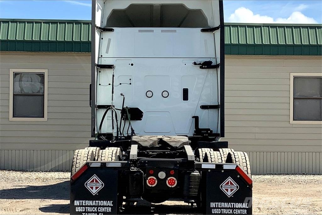 International LT625 6x4 Prime Movers