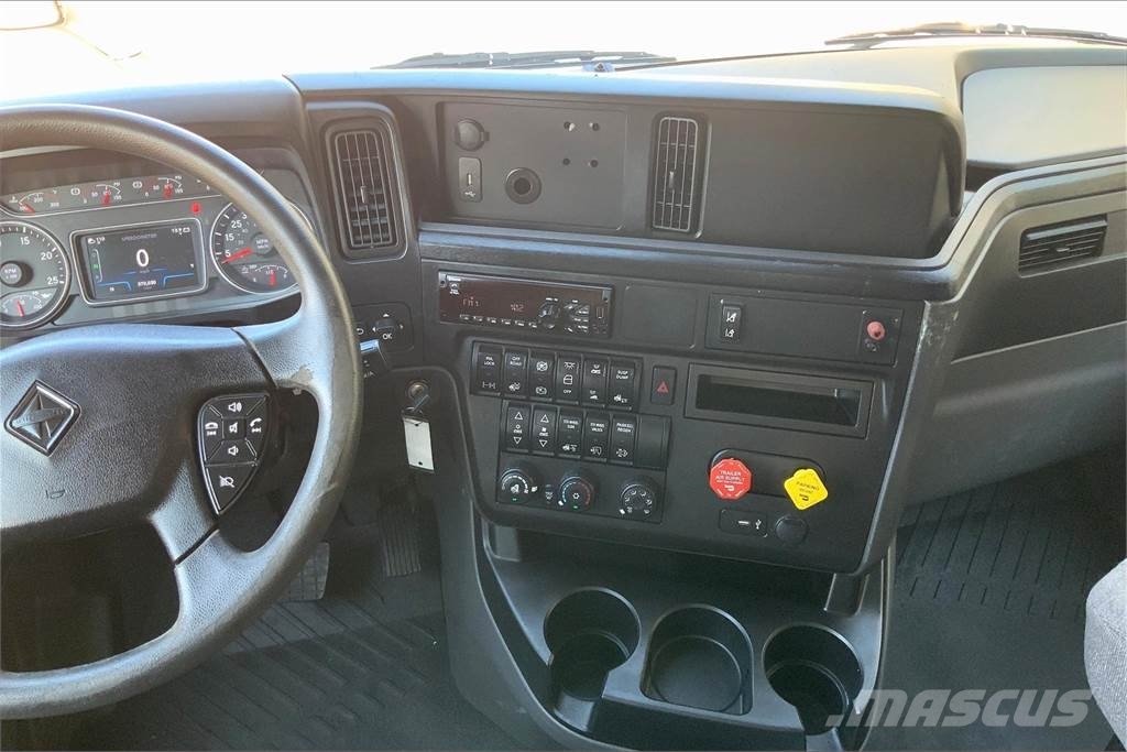 International LT625 6x4 Prime Movers