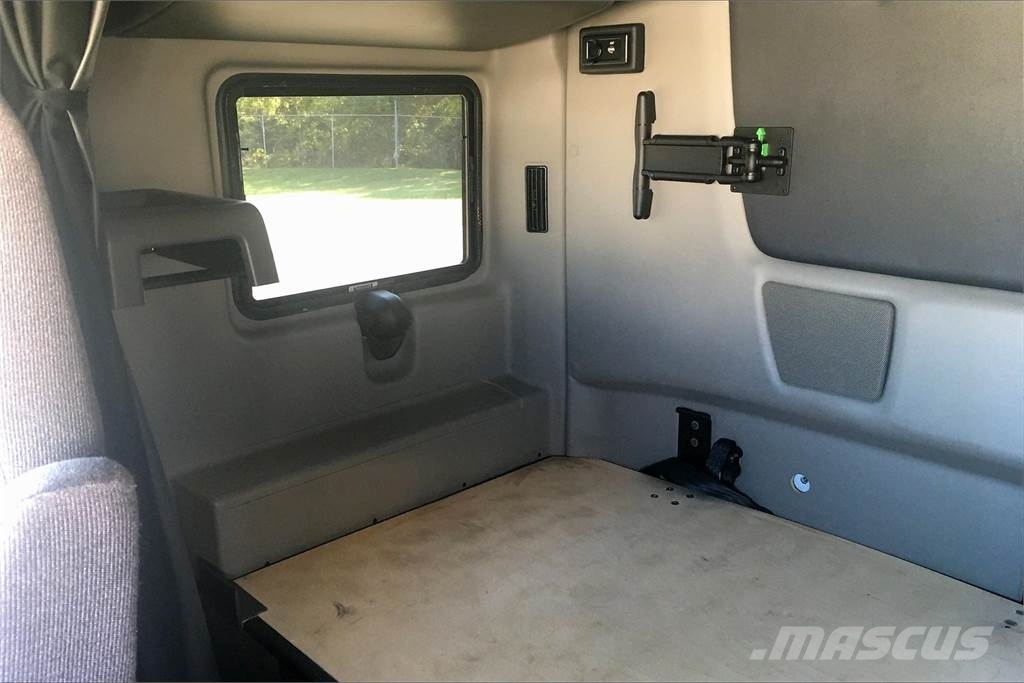 International LT625 6x4 Prime Movers