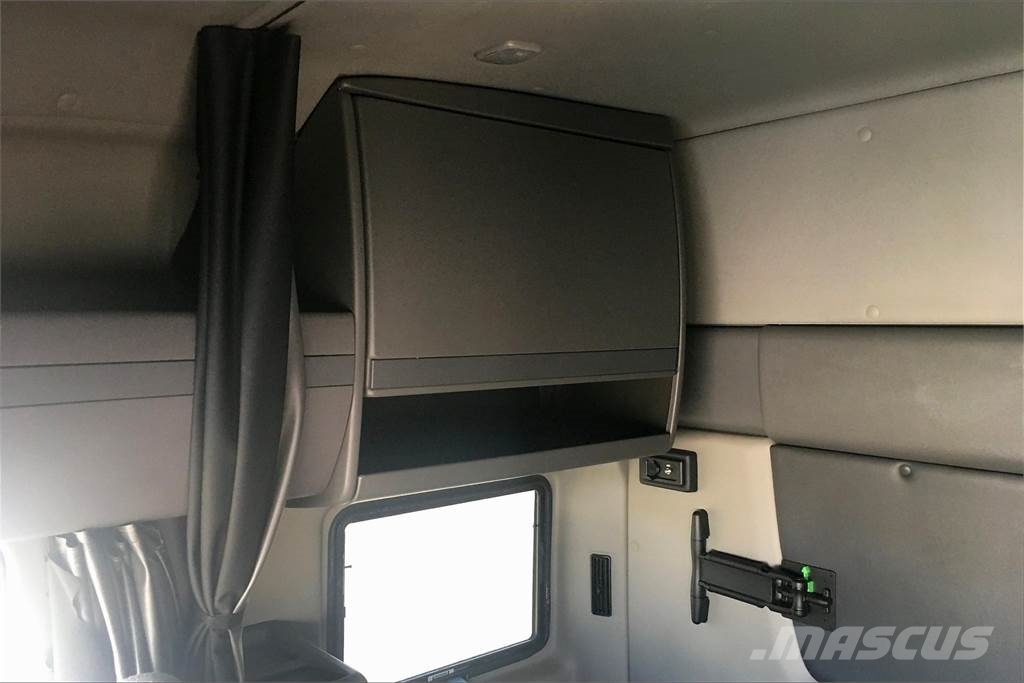 International LT625 6x4 Prime Movers