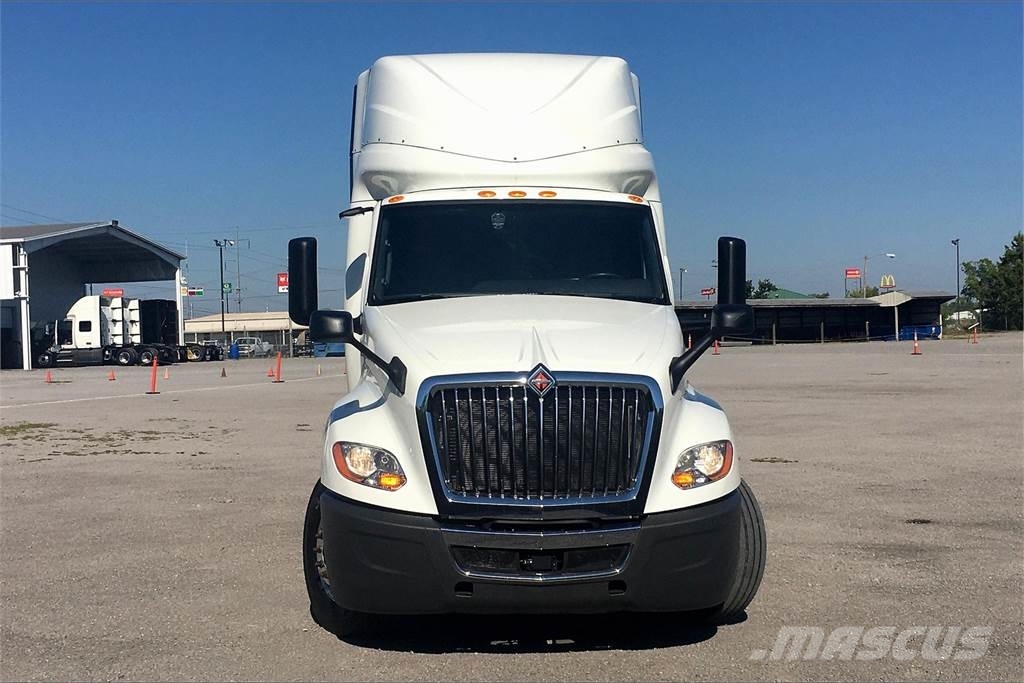 International LT625 6x4 Prime Movers