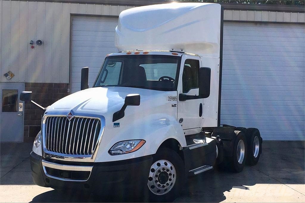 International LT625 6x4 Prime Movers