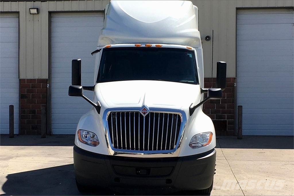 International LT625 6x4 Prime Movers