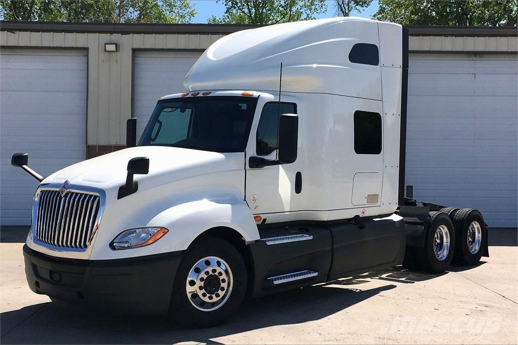 International LT625 6x4 Prime Movers