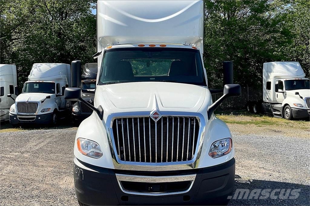 International LT625 6x4 Prime Movers