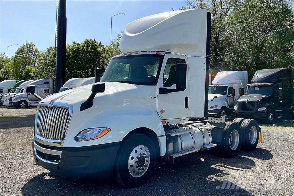 International LT625 6x4 Prime Movers