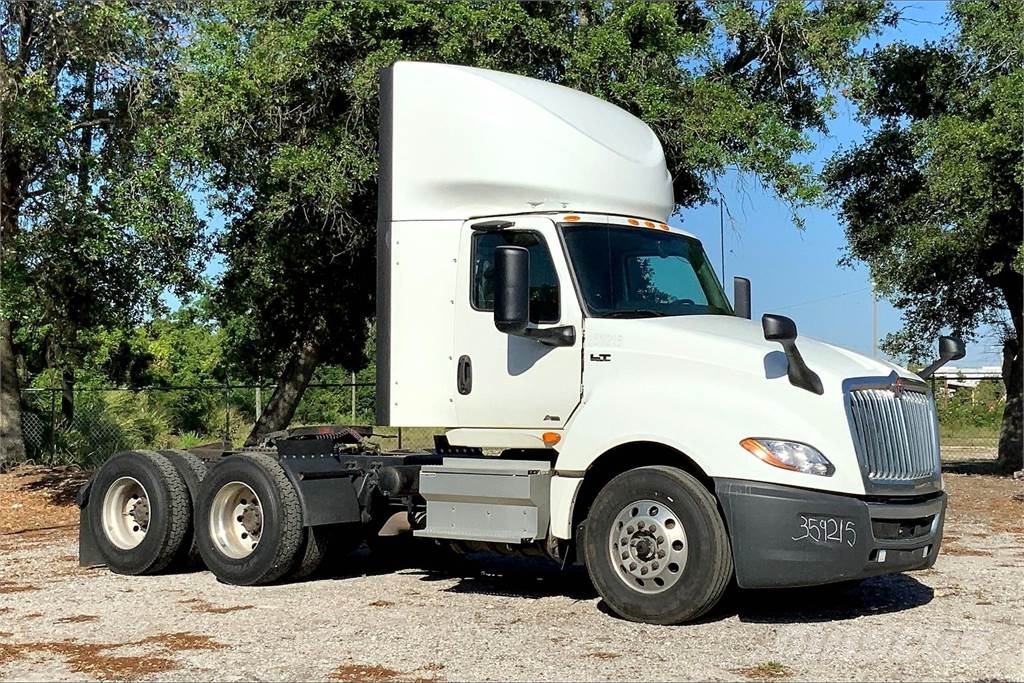 International LT625 6x4 Prime Movers