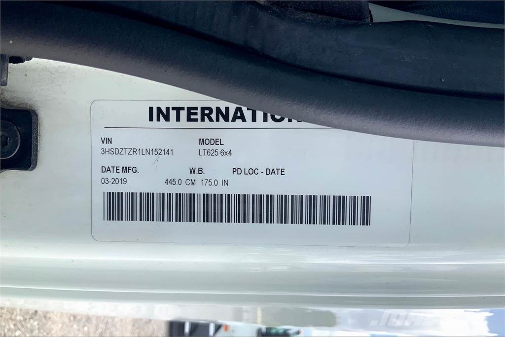 International LT625 6x4 Prime Movers