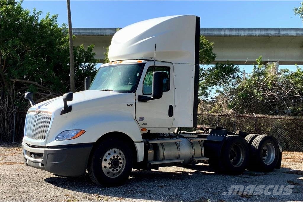 International LT625 6x4 Prime Movers