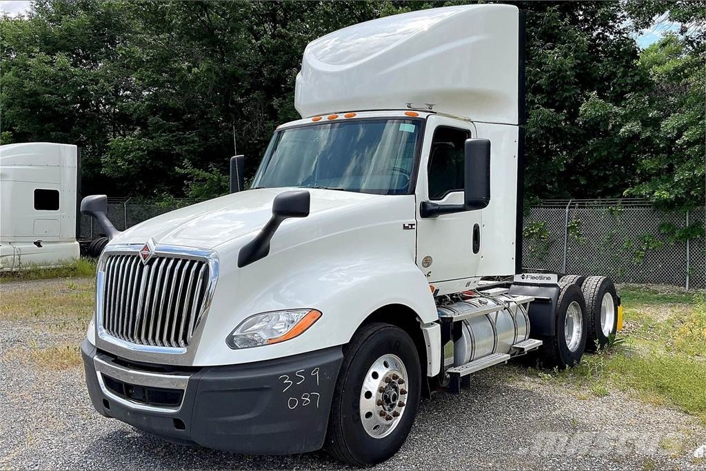 International LT625 6x4 Prime Movers
