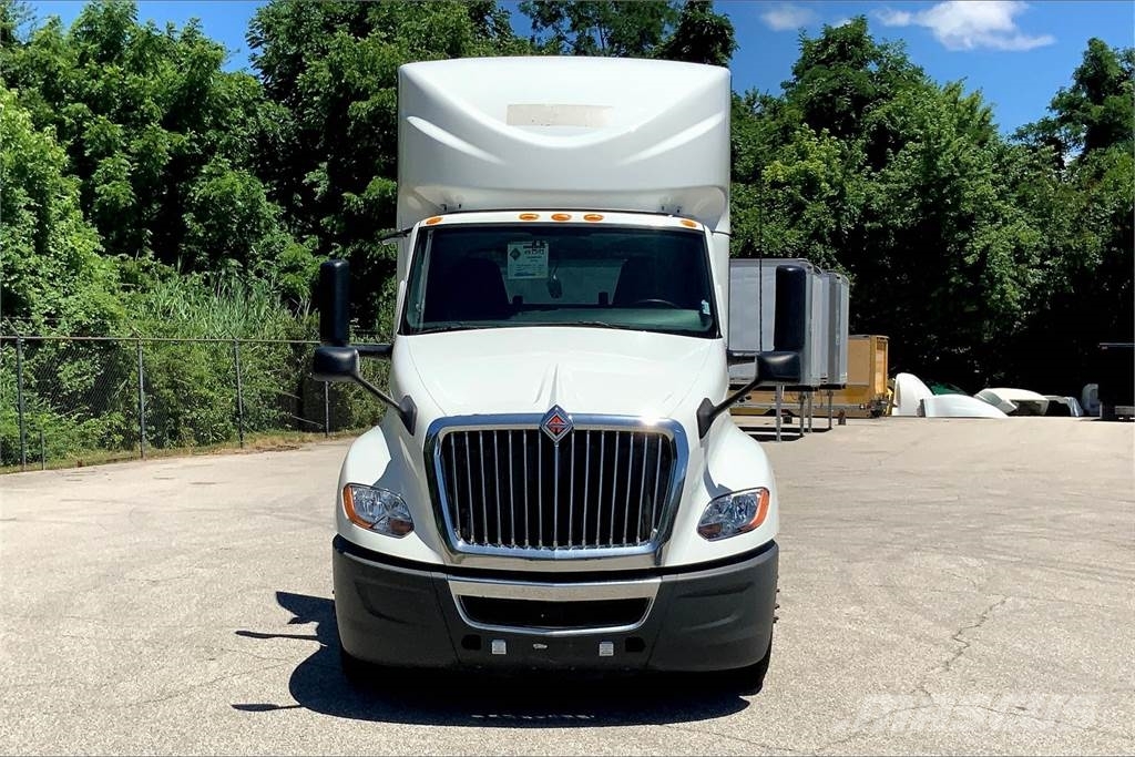 International LT625 6x4 Prime Movers