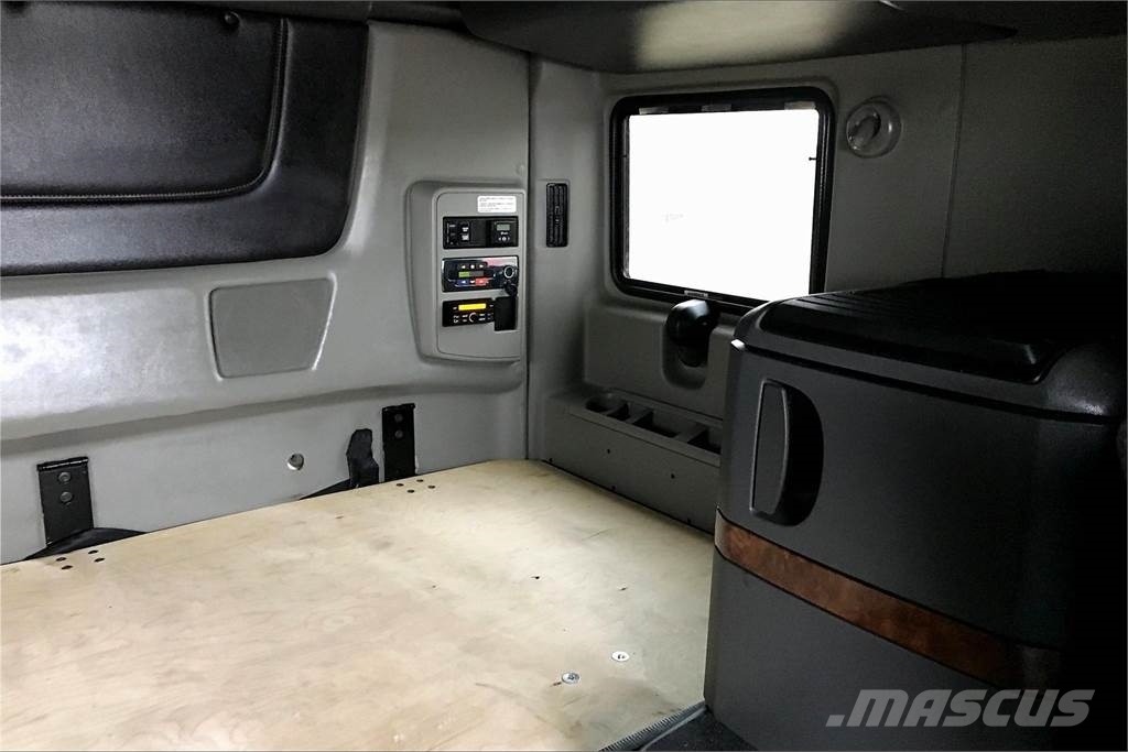 International LT625 6x4 Prime Movers