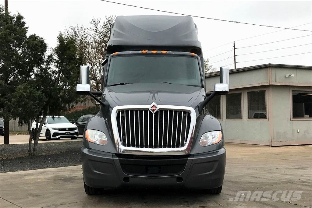 International LT625 6x4 Prime Movers
